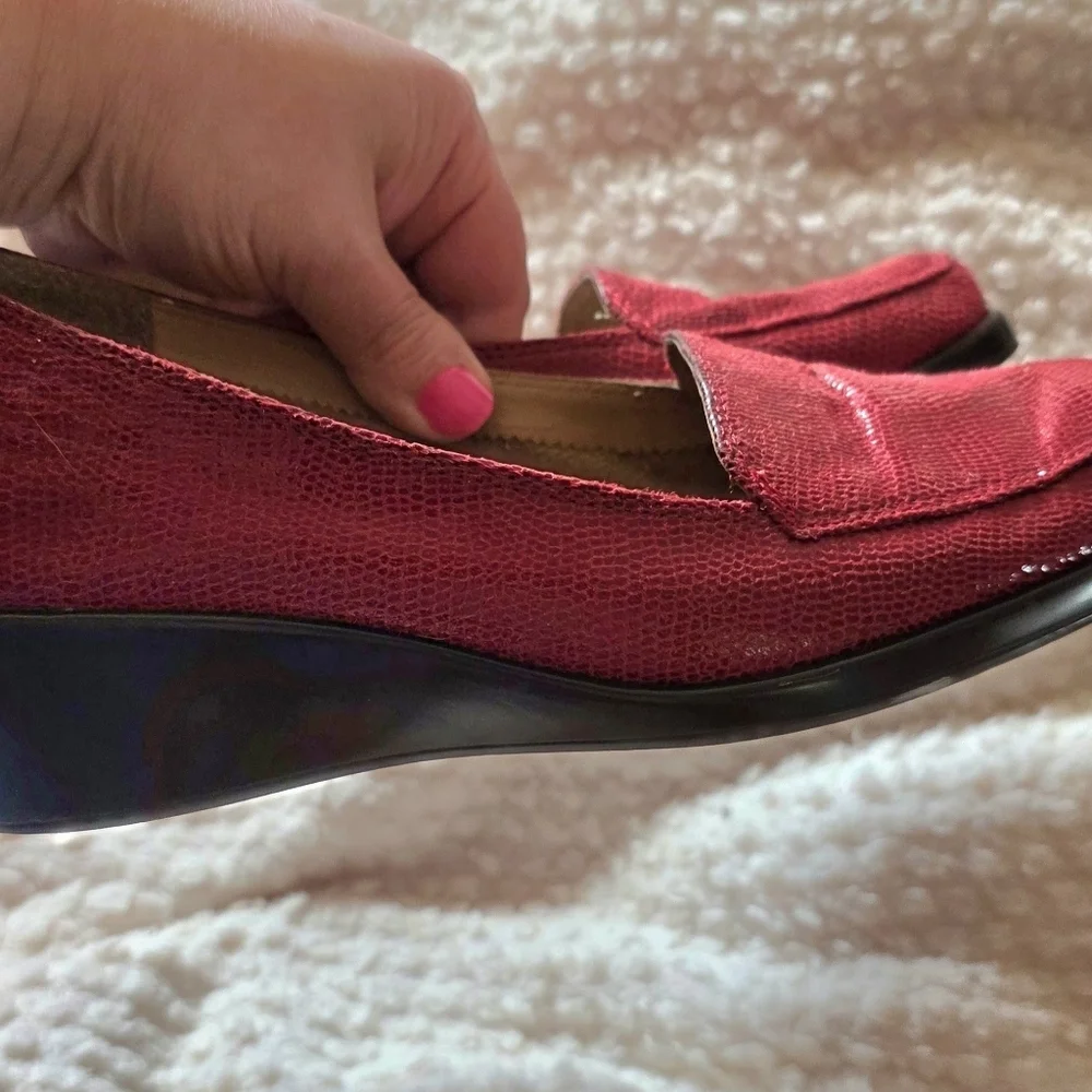 Aerosoles Red Textured Loafers Wedge Comfort Slip On Size 6.5